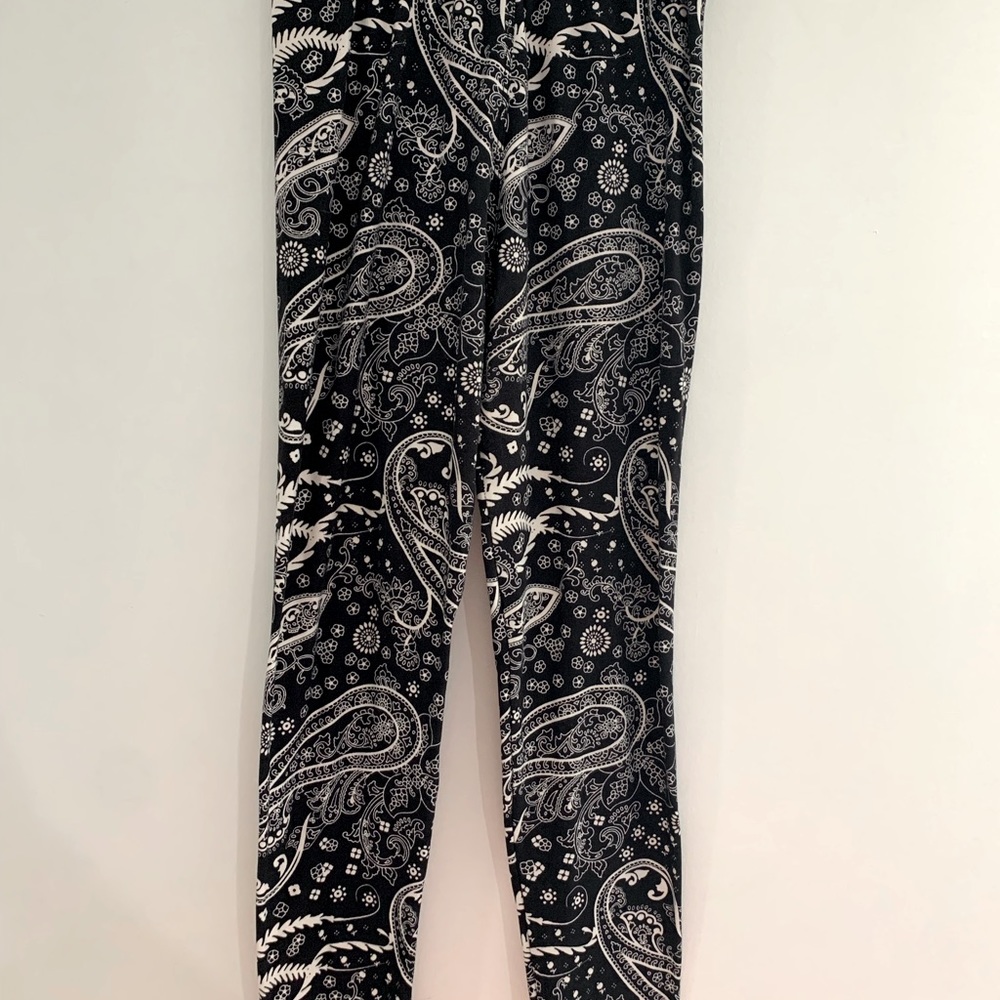 2/$20 Agnes & Dora leggings